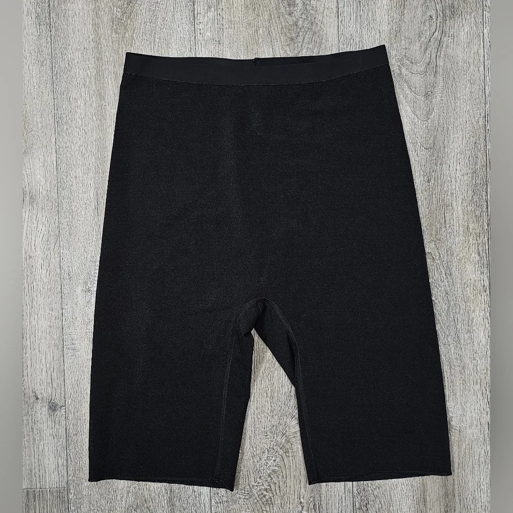 Skims Seamless Sculpt Mid Thigh Shorts-Size Small
